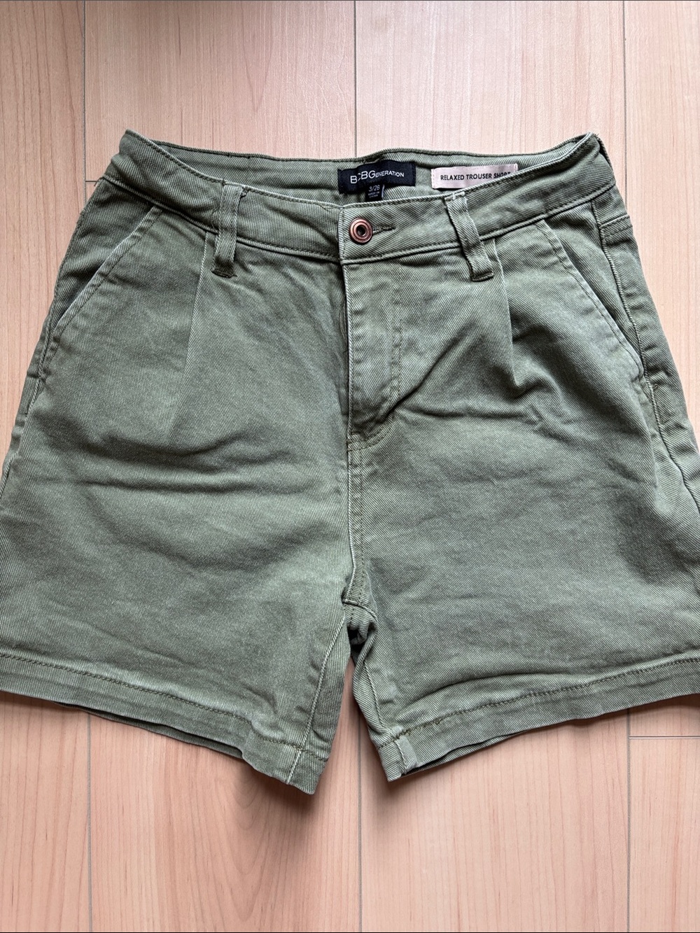 BCBG Relaxed Trouser Denim Shorts. Green. Size 3